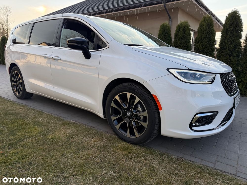 Chrysler Pacifica - 1