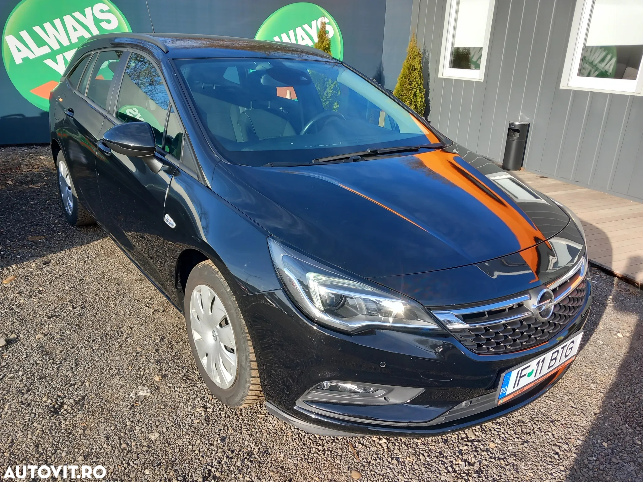 Opel Astra Sport Tourer Turbo 1.4 ECOTEC Dynamic Aut. - 2