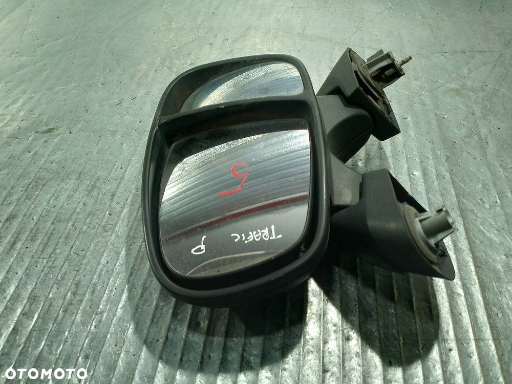 LUSTERKO PRAWE OPEL VIVARO I - 2