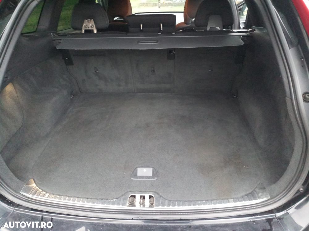 Volvo XC 60 D4 AWD Momentum - 11