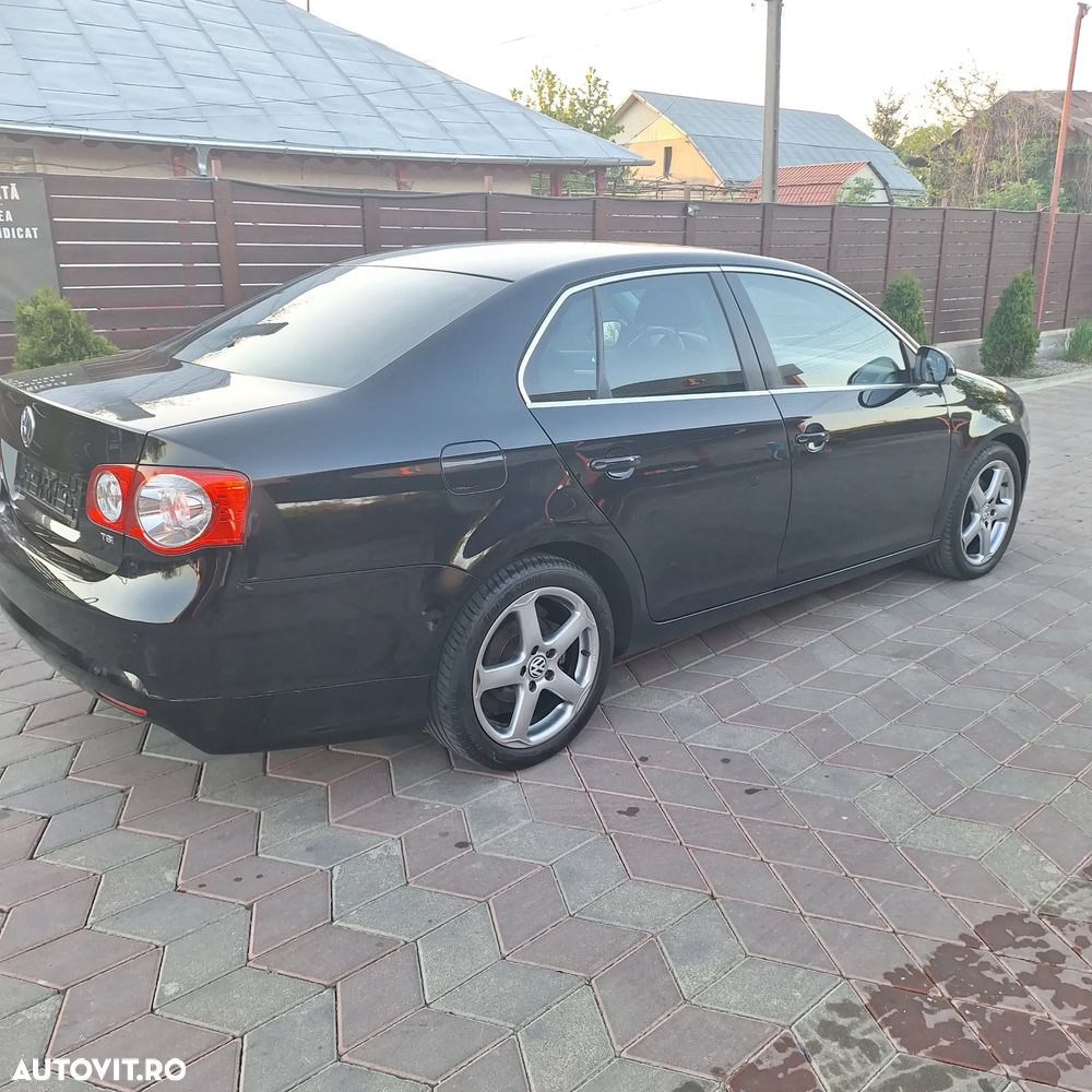 Volkswagen Jetta - 4