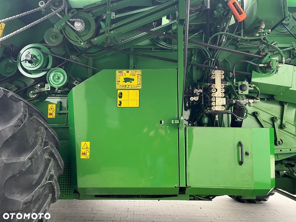John Deere 2064 HillMaster - 8
