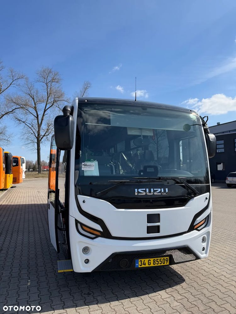 Isuzu Grand Toro XL - 2