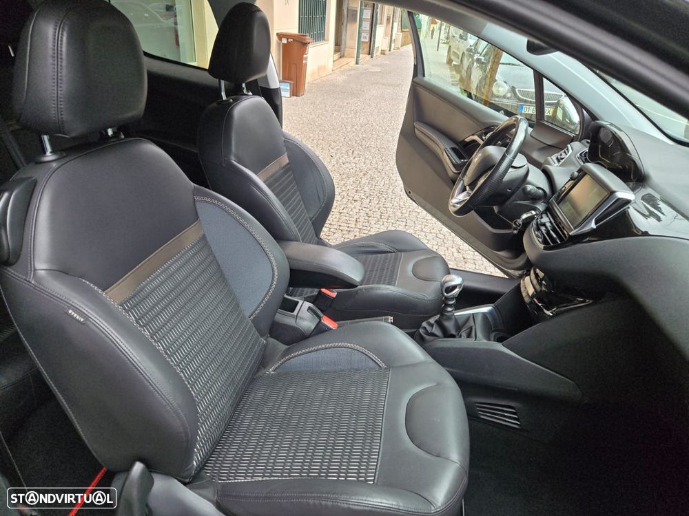 Peugeot 208 1.6 e-HDi Allure - 6