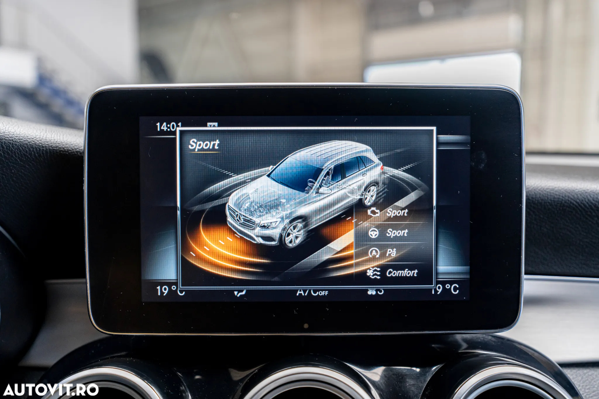 Mercedes-Benz GLC 250 4Matic 9G-TRONIC AMG Line - 10