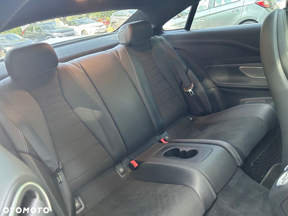 Mercedes-Benz Klasa E 220 d Coupe 4-Matic 9G-TRONIC - 16