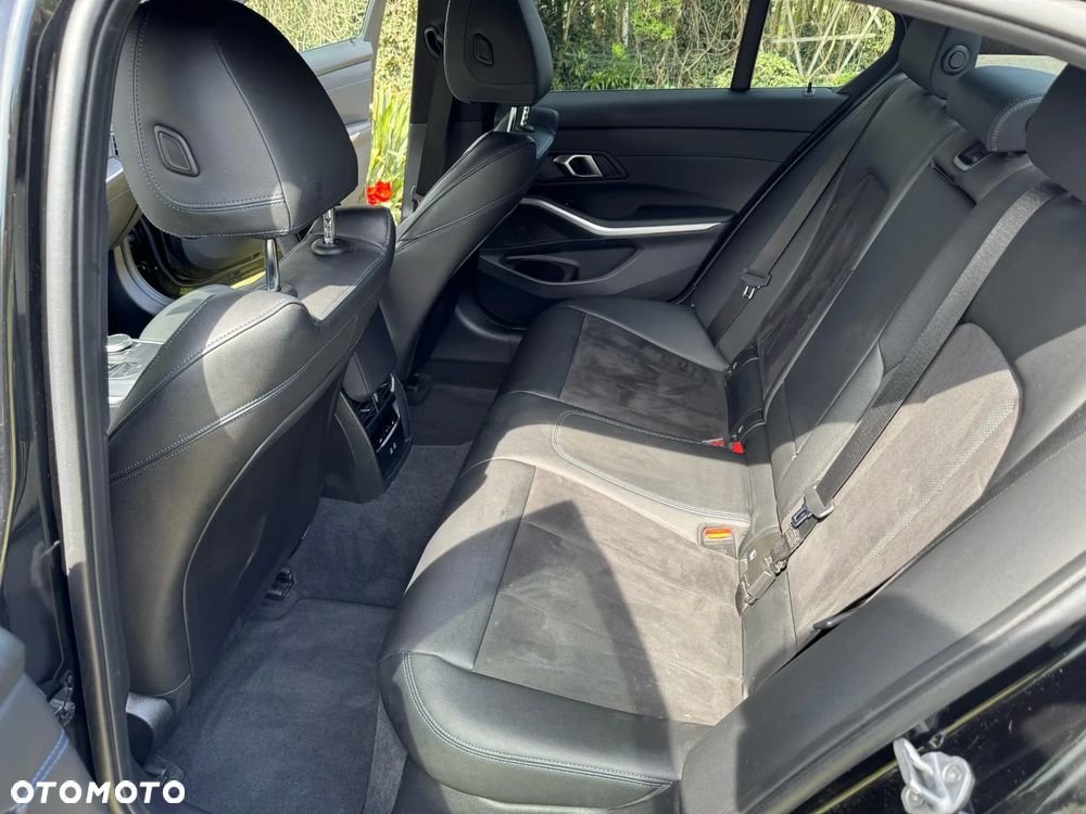 BMW Seria 3 320i M Sport - 12