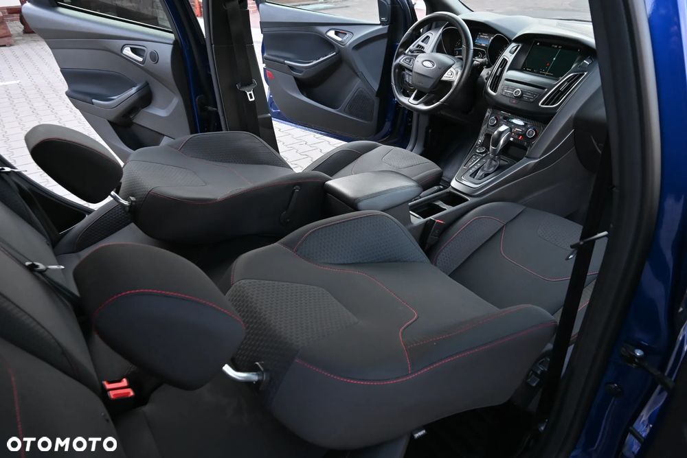 Ford Focus SW 1.5 EcoBoost S&S ST-LINE - 28