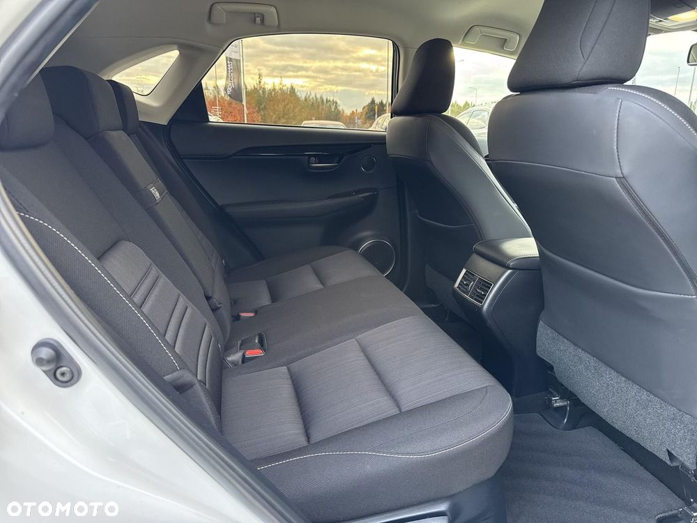 Lexus NX 300h Business Edition AWD - 28