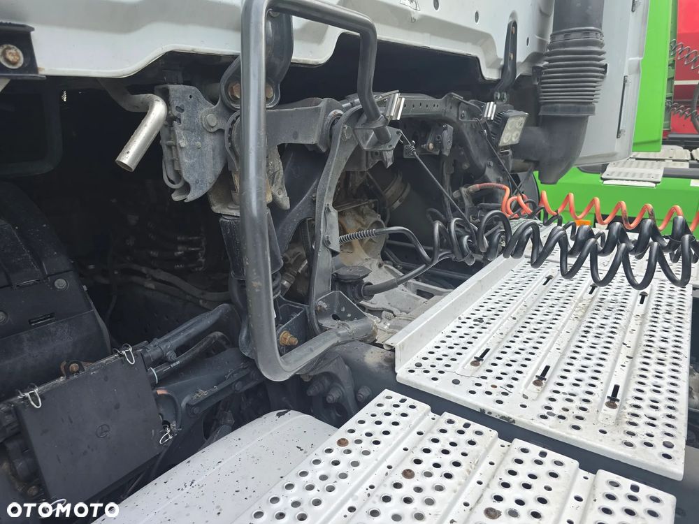 Mercedes-Benz ACTROS - 19
