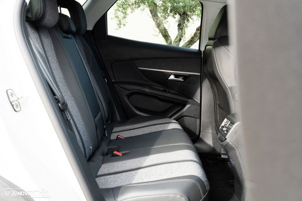 Peugeot 3008 1.2 PureTech Allure Pack - 29