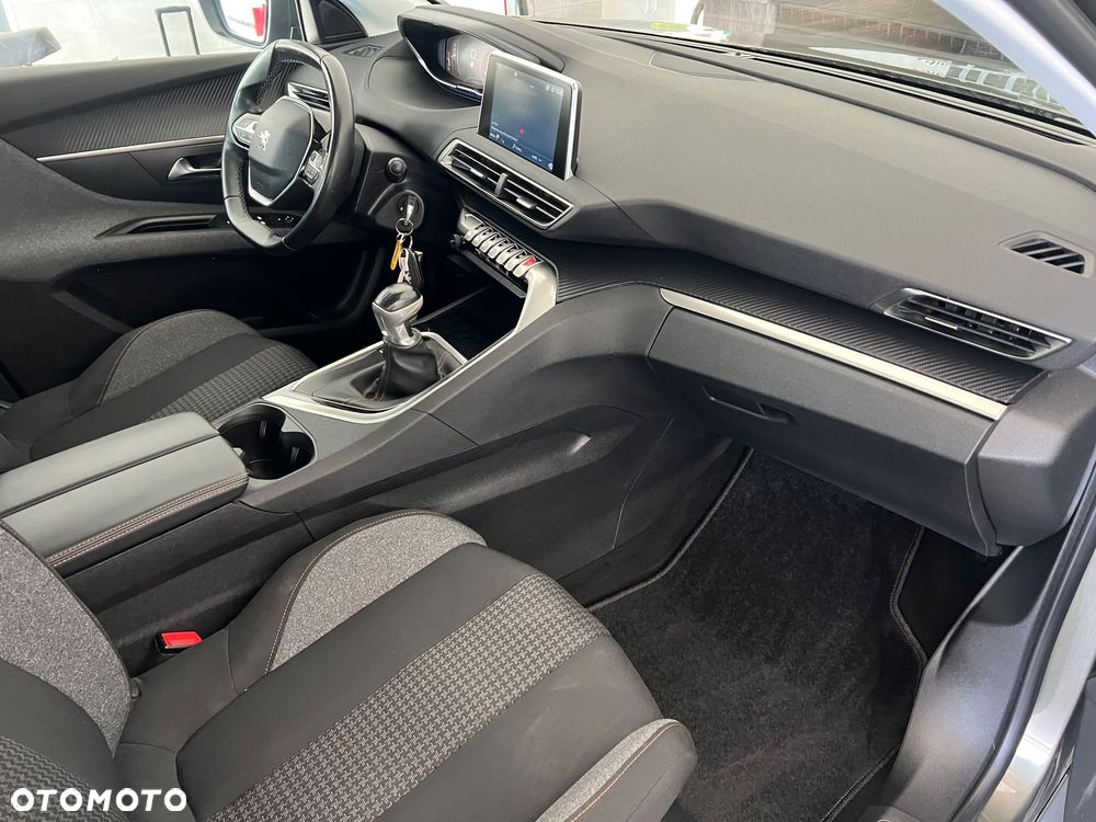 Peugeot 5008 PureTech 130 Stop & Start Allure Business-Paket - 27