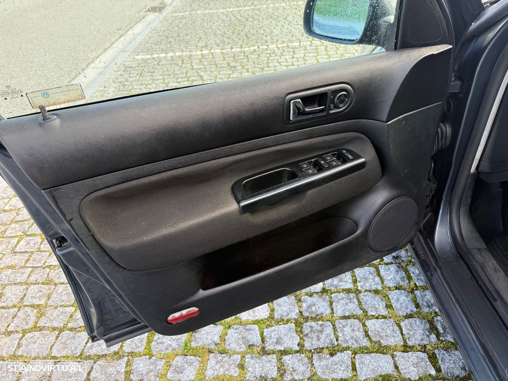 VW Golf 1.9 TDi 25 Anos - 14