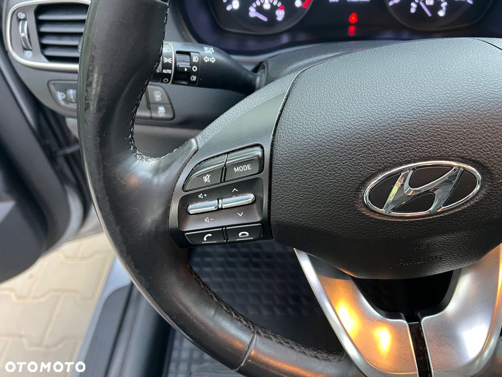 Hyundai i30 1.6 D Classic + - 15