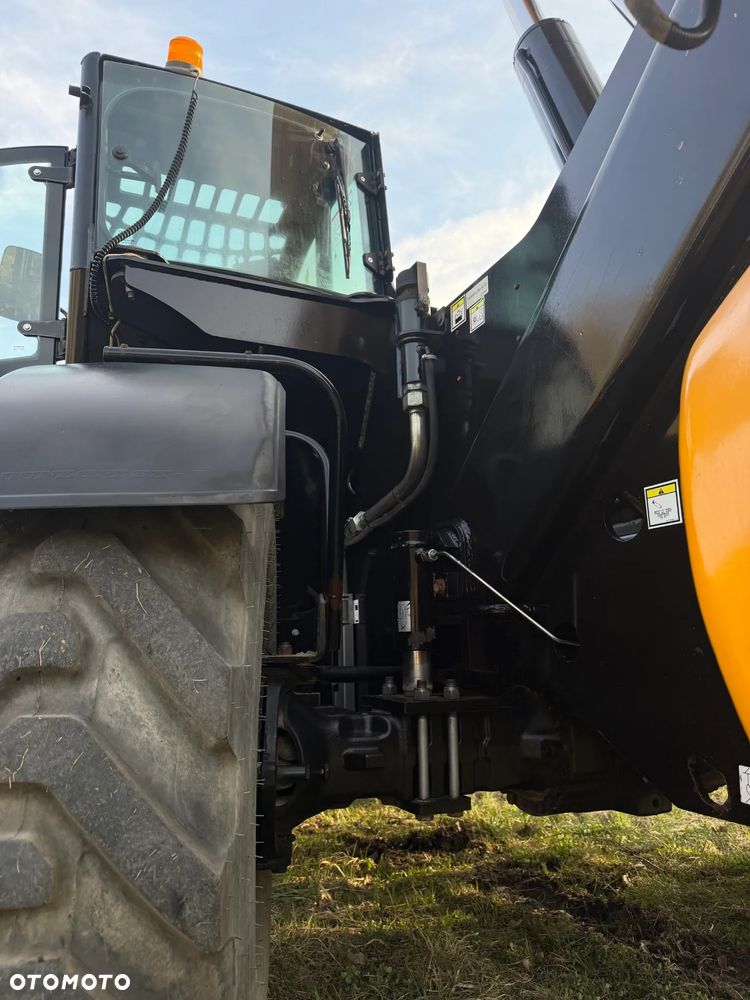 Haulotte HTL 4017 Ładowarka Teleskopowa Dźwig 17m. z Bocianem 22m. Łyżka szufla. widły z Hydraulicznym posuwem! Maszyna z Komuny Norweskiej! Jak Nowa z Salonu. DEKRA aktualna na cały osprzęt! Kamera + szybkozłącze! Bocian 5m. Szybka wolna jazda! Pełna Dokumentacja Serwisowa! Opony zero zużycia! Zero luzów i wycieków! Stabilizatory 2ośie. Wielka Okazja 3430 mtg! Webasto. Gniazdo 220v. Bogata Wersja Norweska - 26