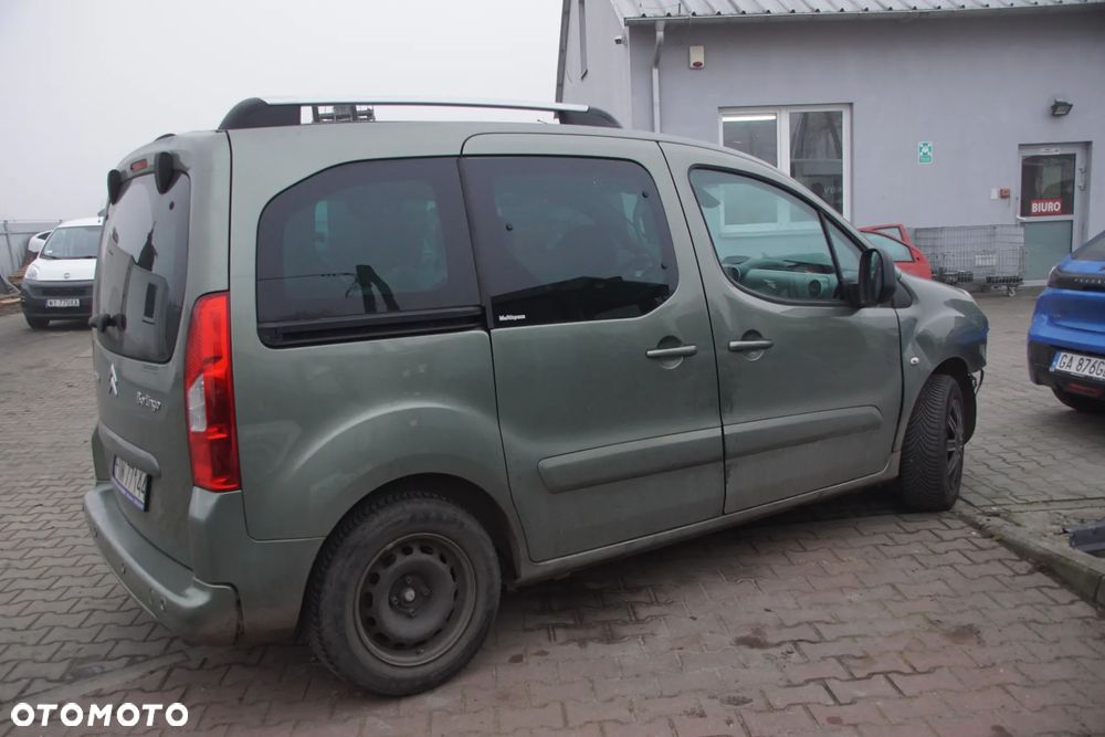 Auto na części - Citroen Berlingo II Multispace 1.6 VTI 120 KM 5F01 20DP56 KGP 2010R Silnik Skrzynia Drzwi Lusterko Zderzak Klapa Lampa Klamka Szyba Relingi Deska Kokpit Sterownik Moduł Czujnik Licznik Panel Wyświetlacz Kierownica - 7