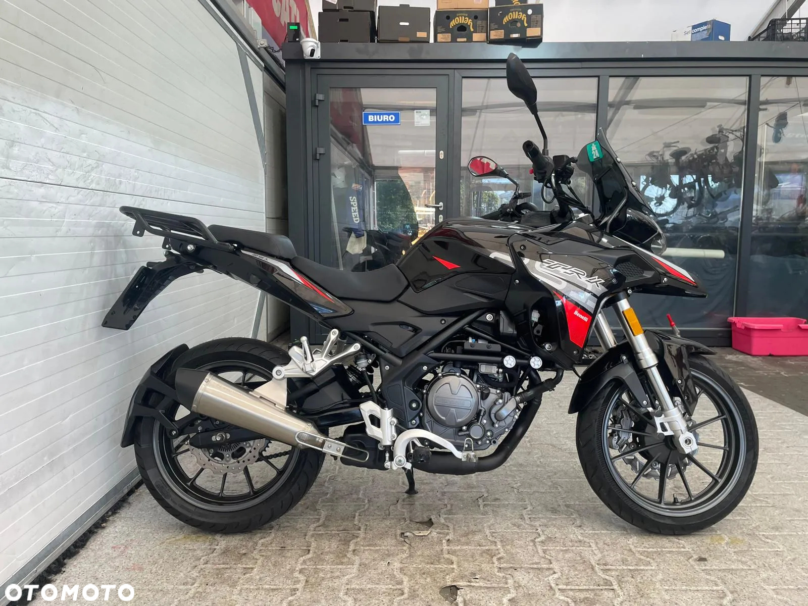 Benelli TRK 251 - 11