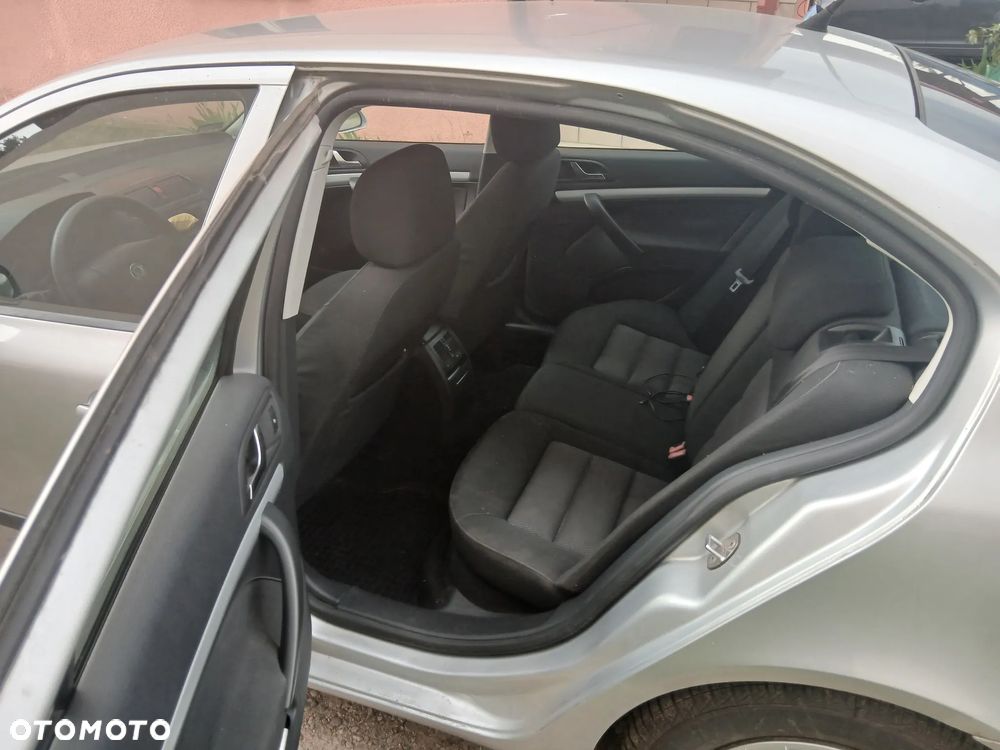 Skoda Octavia 1.6 Ambition - 28