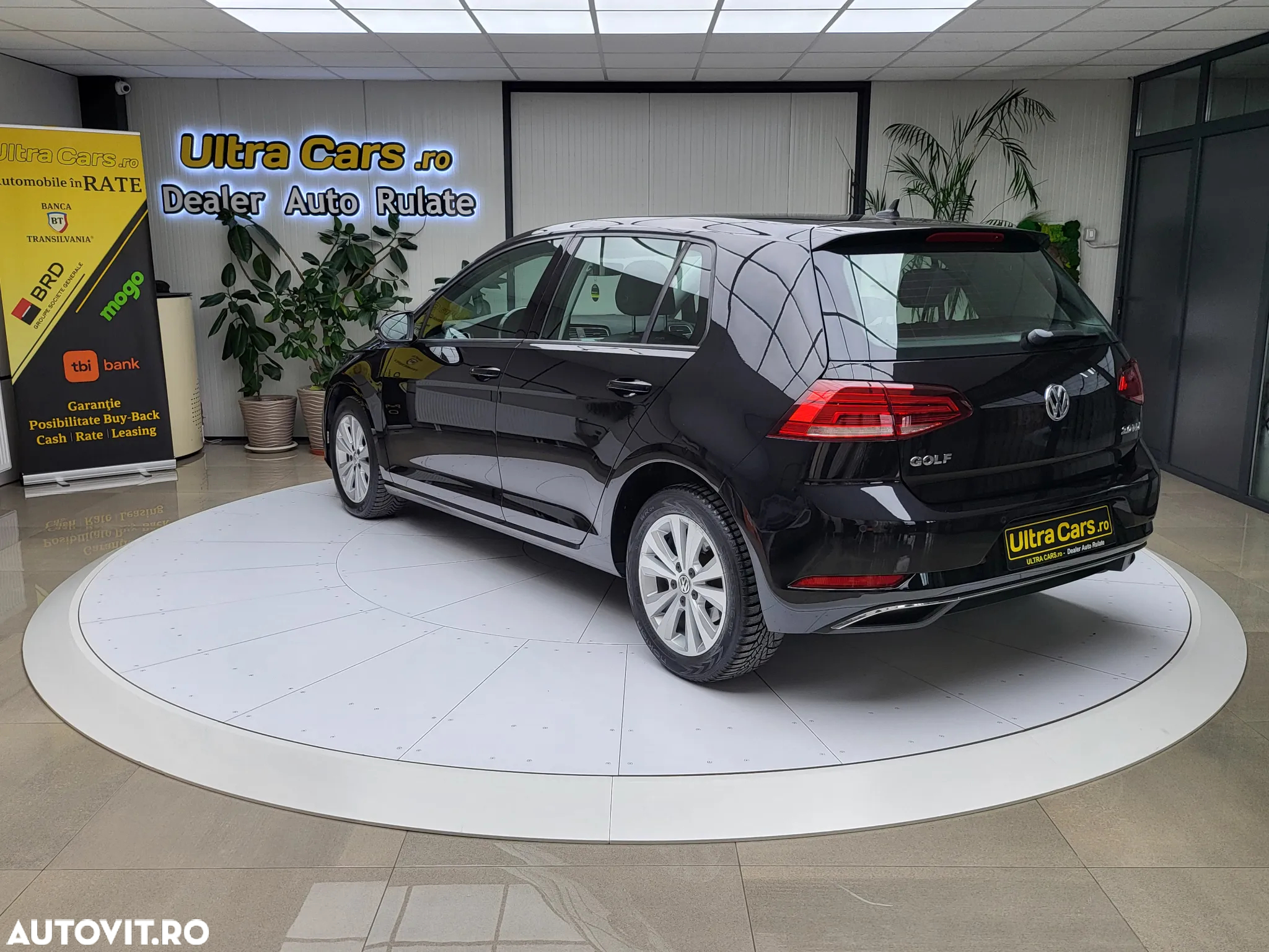 Volkswagen Golf 2.0 TDI DSG Comfortline - 3