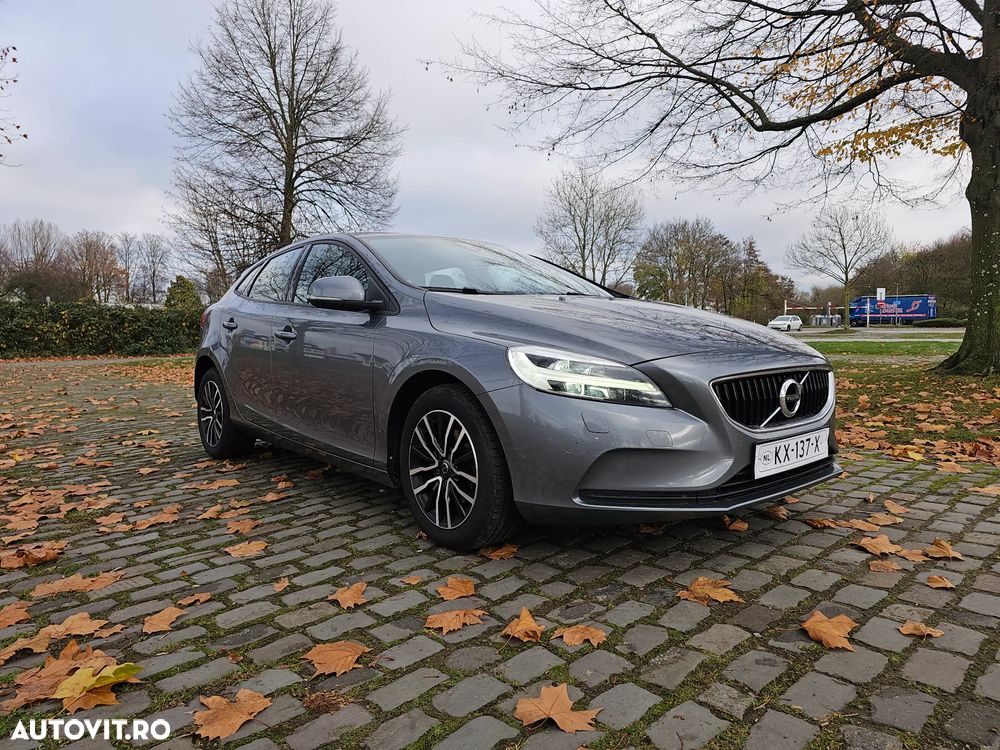 Volvo V40 T2 Momentum - 1