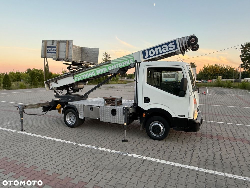 Nissan CABSTAR  2.5  DRABINA - PODAJNIK BOCKER DEKARSKO - MEBLOWY  WYSOKOŚĆ 26 M - 24