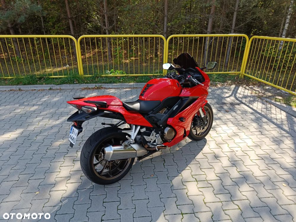 Honda VFR - 9