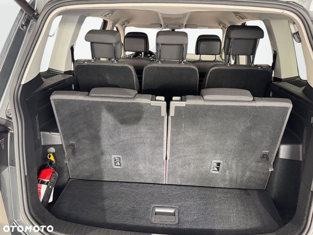 Volkswagen Touran - 33