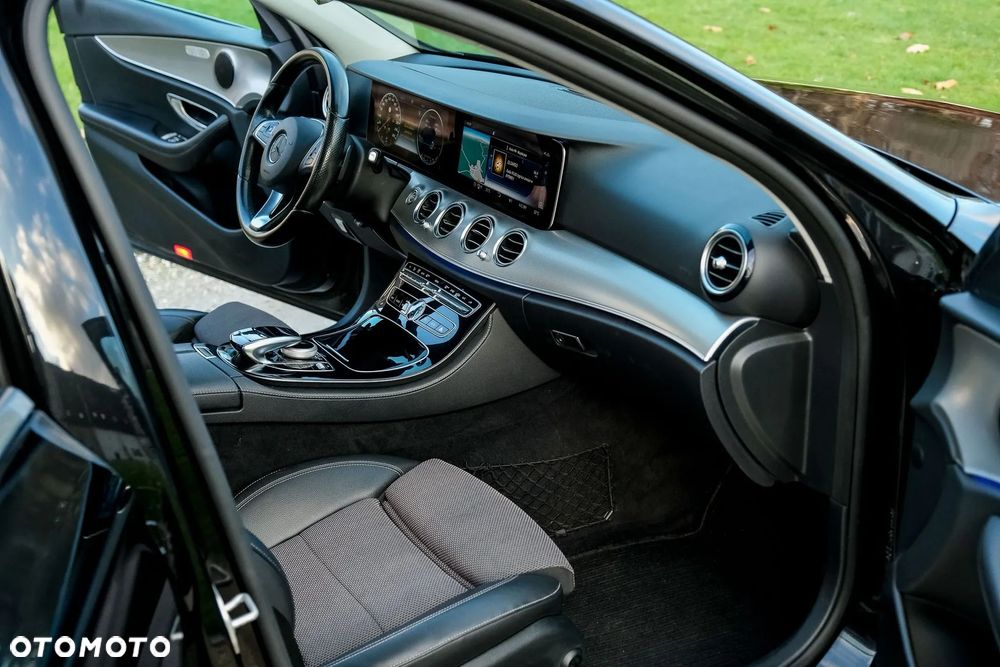 Mercedes-Benz Klasa E 220 d 9G-TRONIC - 22