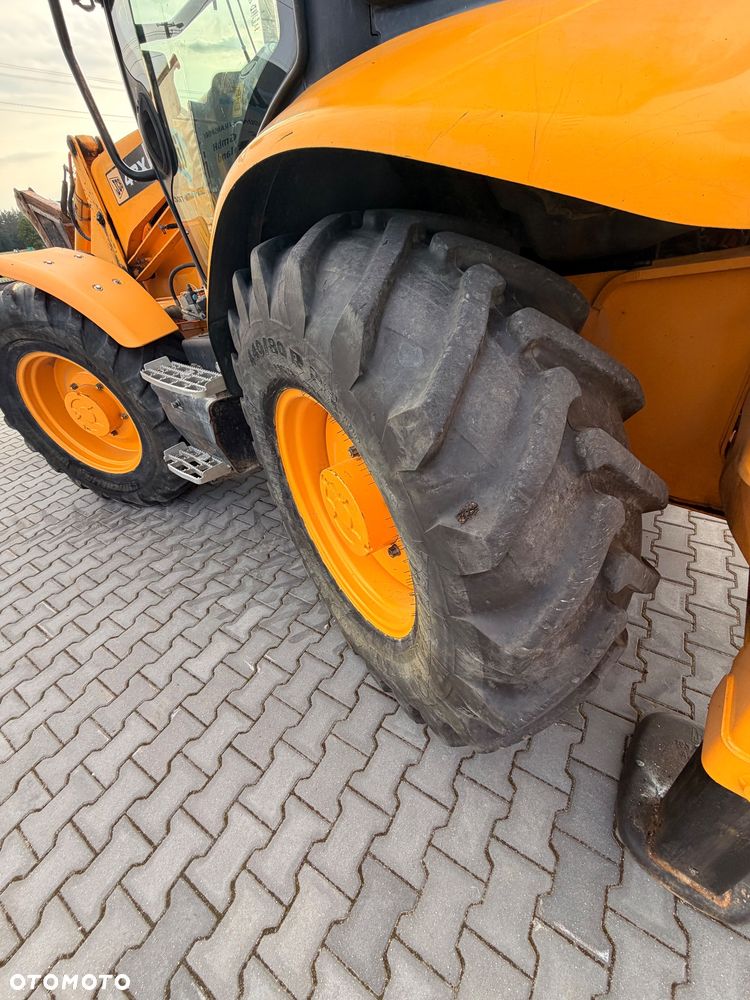 JCB 4CX - 11