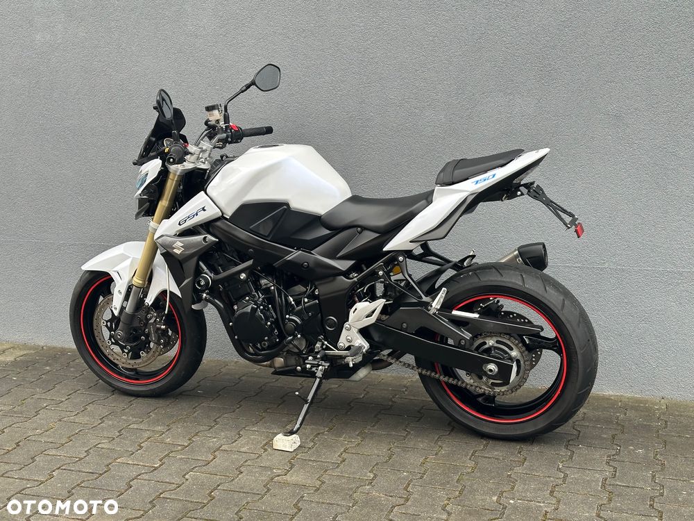 Suzuki GSR - 3