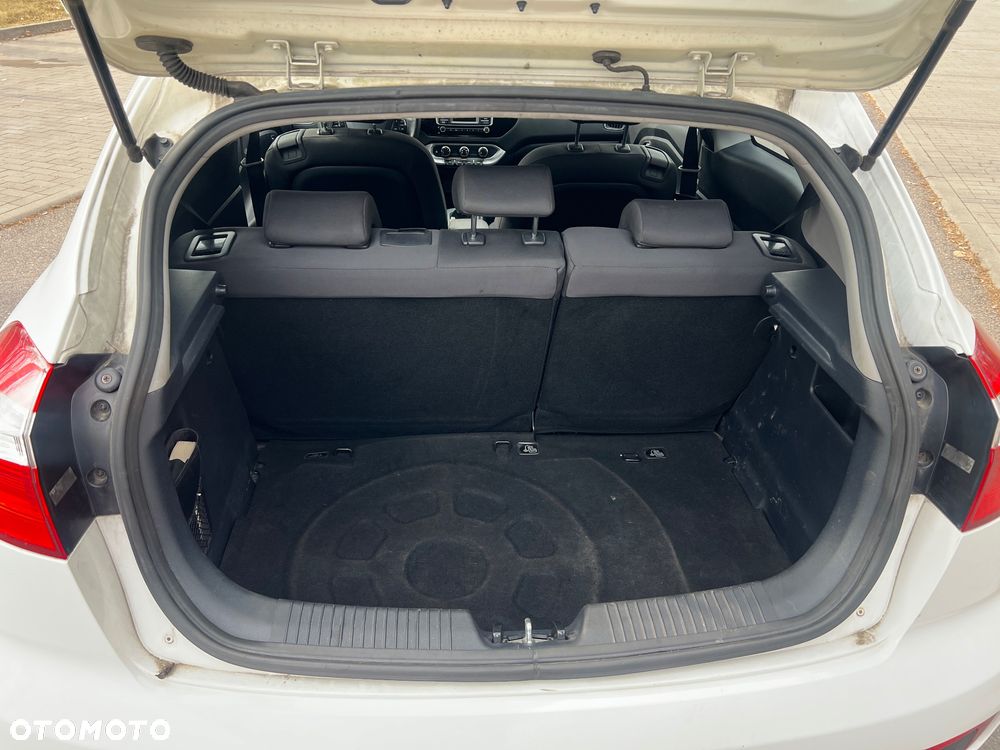 Kia Rio 1.4 crdi M - 12