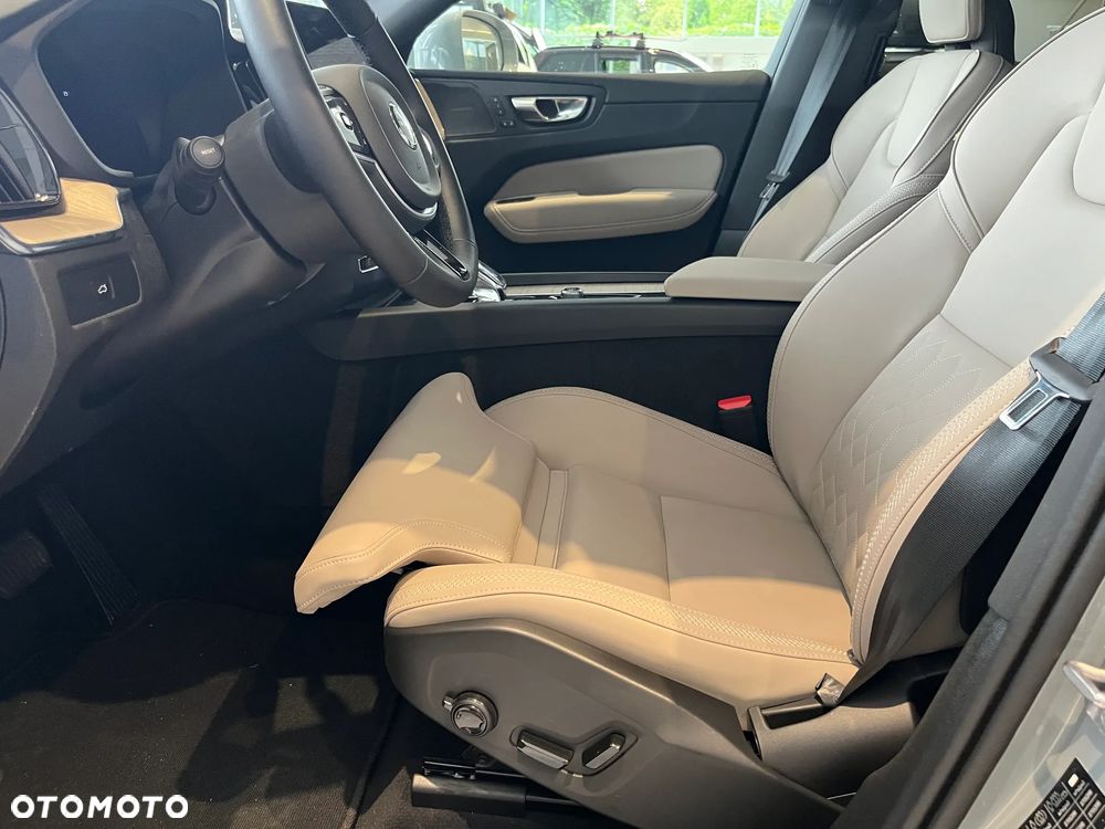 Volvo XC 60 B5 B AWD Plus Bright - 11