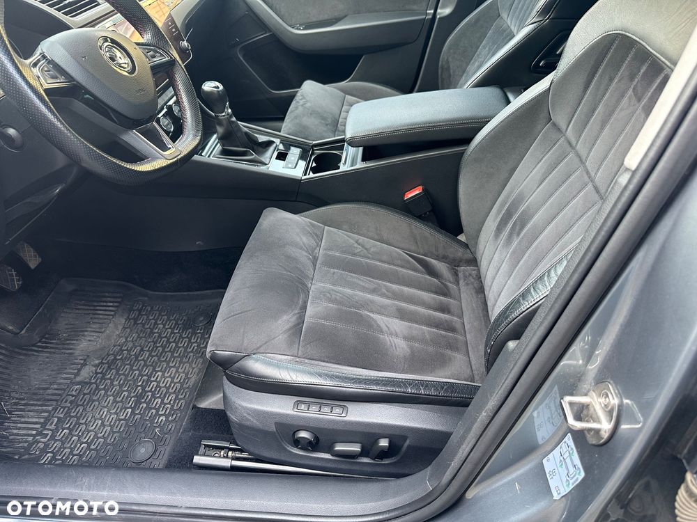 Skoda Superb 2.0 TDI Sportline - 20