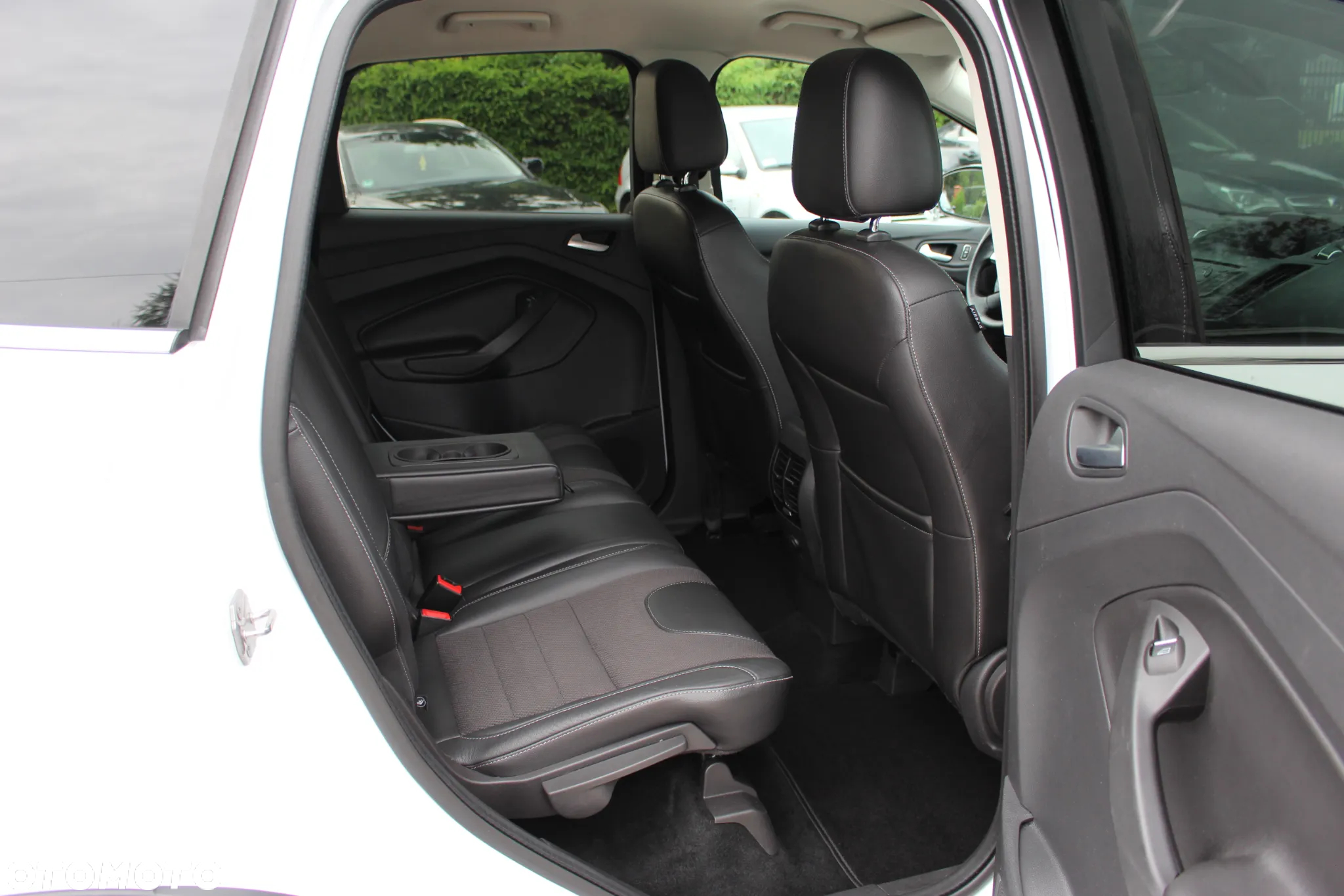 Ford Kuga 2.0 TDCi 2x4 Titanium - 20