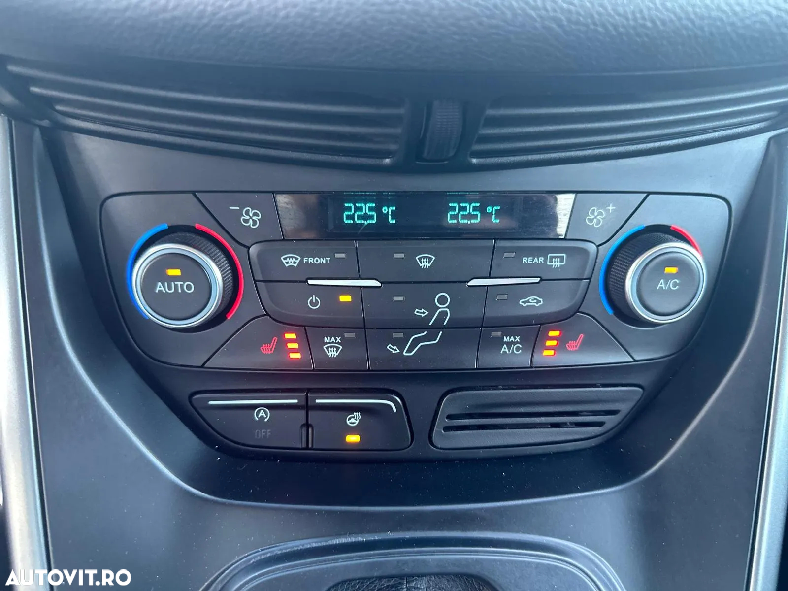 Ford Kuga 2.0 TDCi 4WD Powershift Titanium - 17