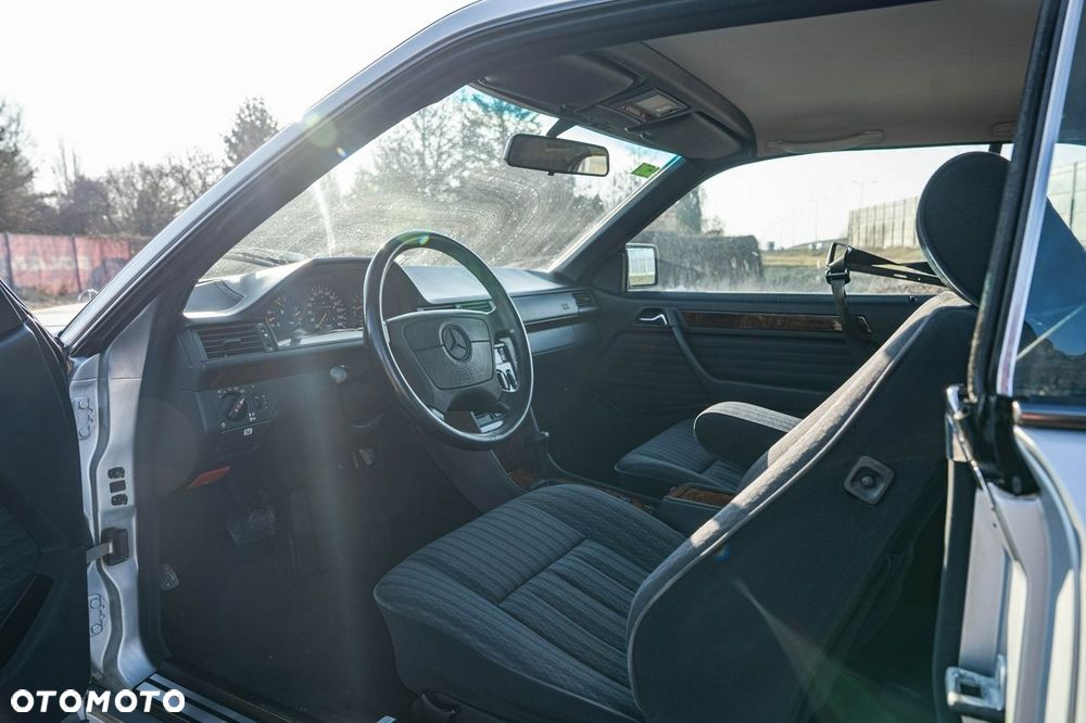 Mercedes-Benz Klasa E 320 - 20