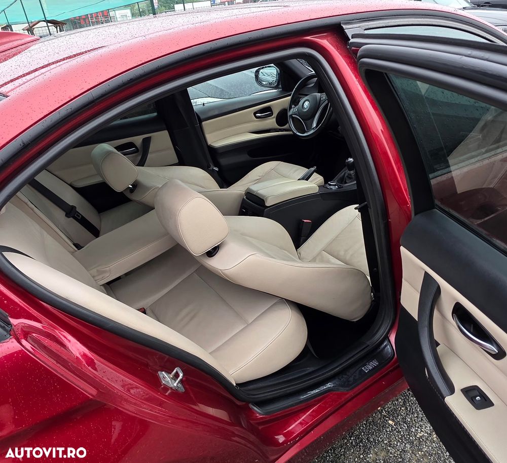 BMW Seria 3 320d EfficientDynamics Edition - 26