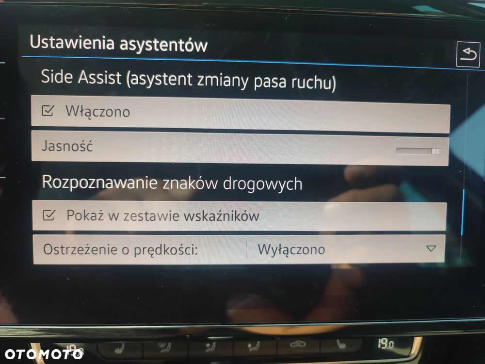 Volkswagen Passat 2.0 TDI SCR DSG Comfortline - 24