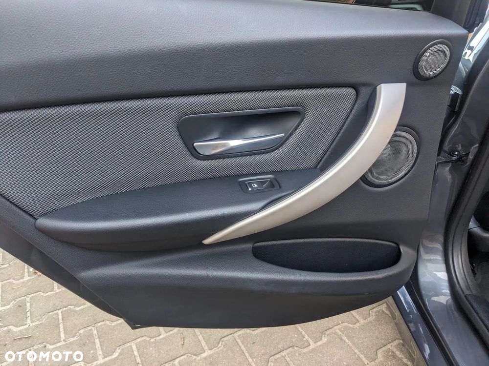 BMW Seria 3 320d xDrive Edition Luxury Line Purity - 33