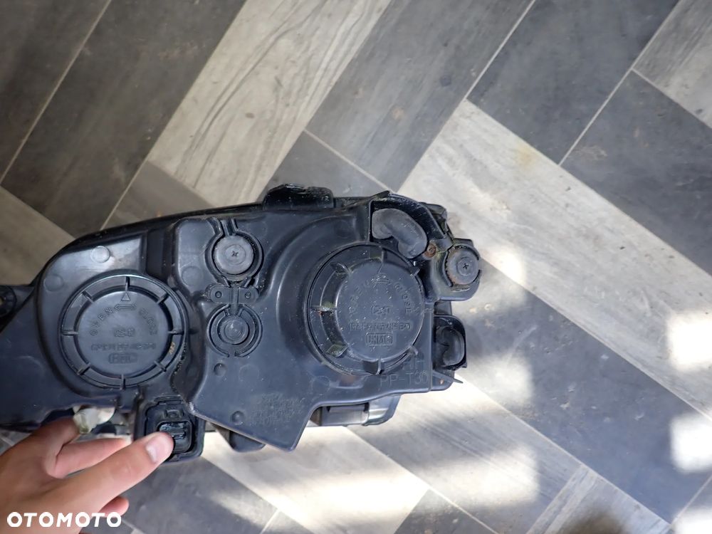 KIA SORENTO LAMPA PRAWY PRZÓD EUROPA - 6