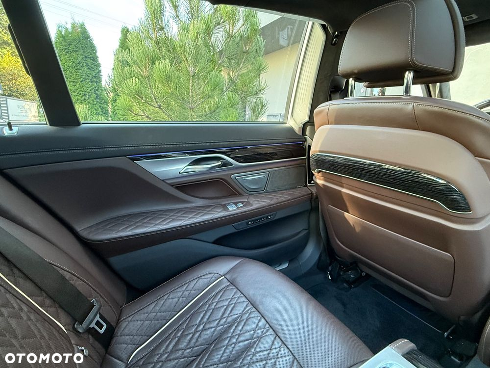 BMW Seria 7 740Ld xDrive sport - 18