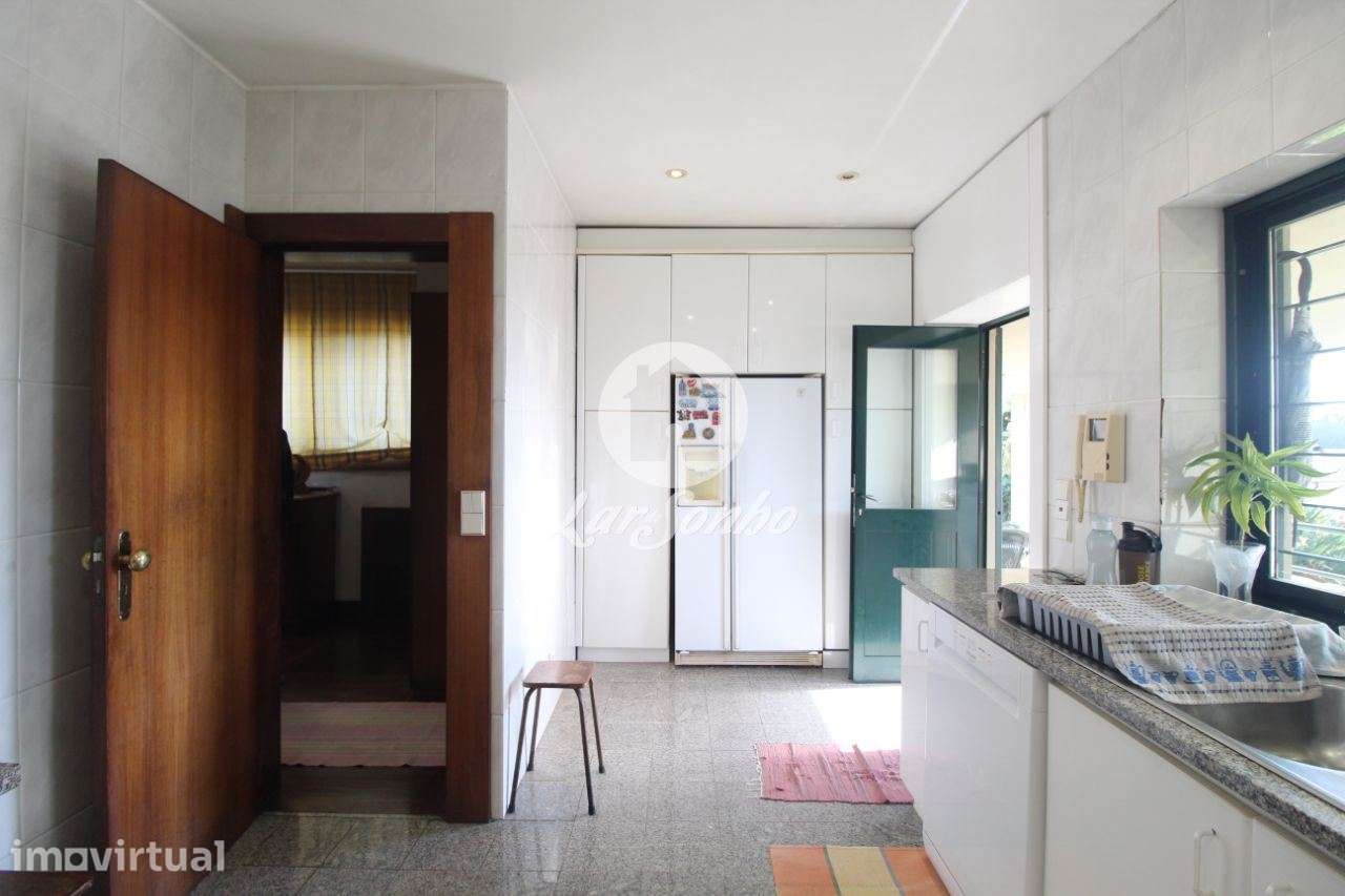 Moradia T5 + Apartamento T1 - Grande imagem: 3/29