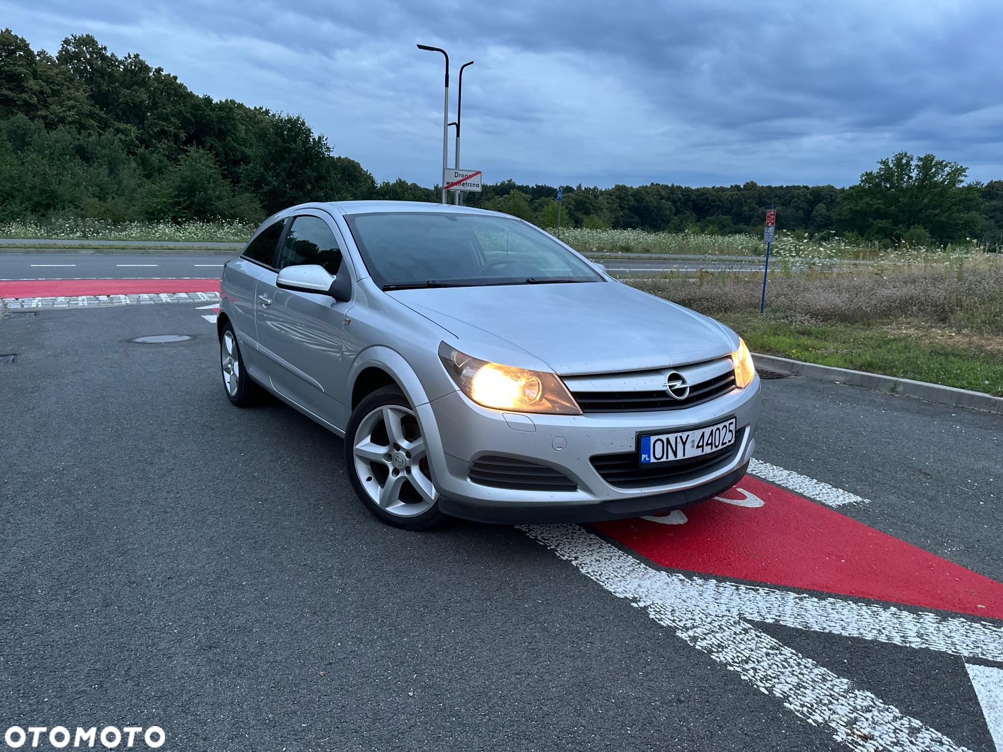 Opel Astra GTC 1.6 - 4
