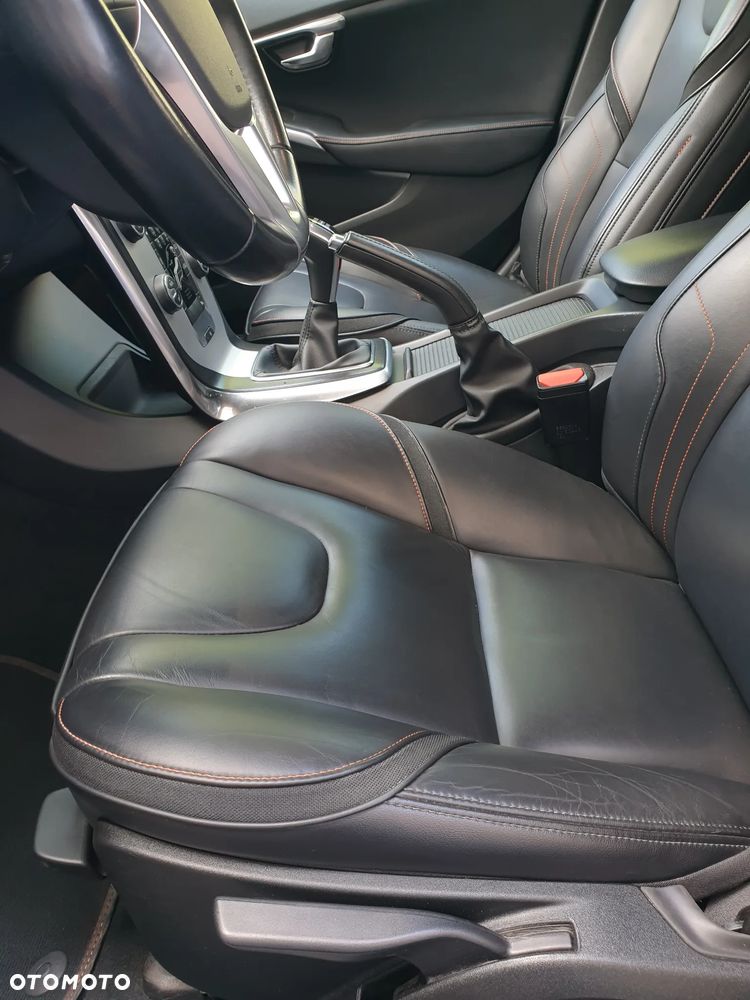 Volvo V40 D2 R Design - 24