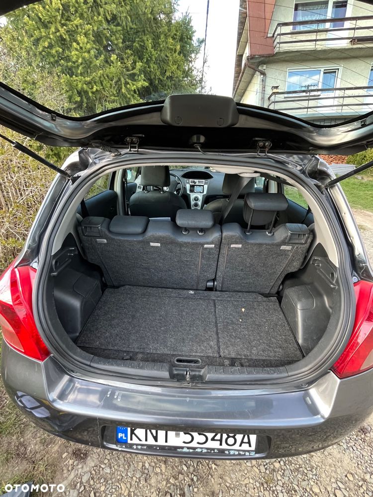 Toyota Yaris 1.3 - 9