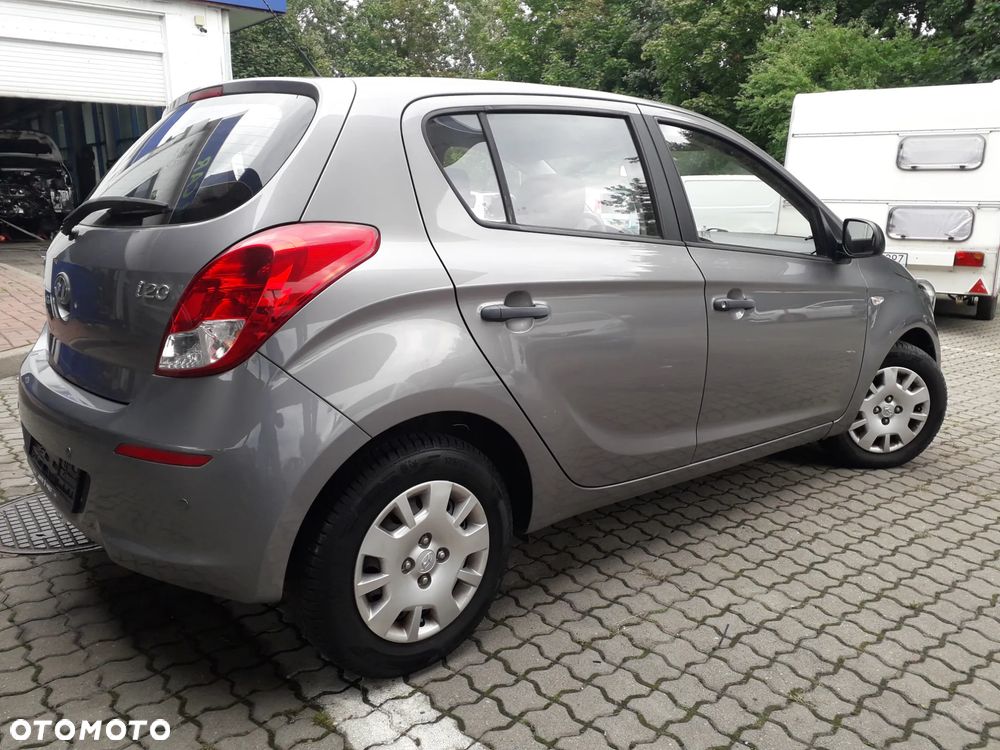 Hyundai i20 1.25 Comfort - 11