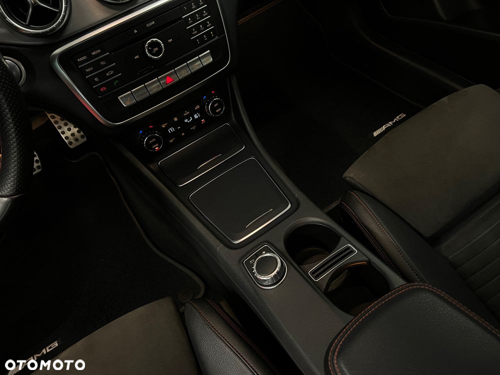 Mercedes-Benz CLA 200 7G-DCT AMG Line - 32