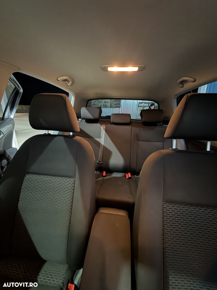 Volkswagen Golf 1.6 TDI DPF DSG Trendline - 12
