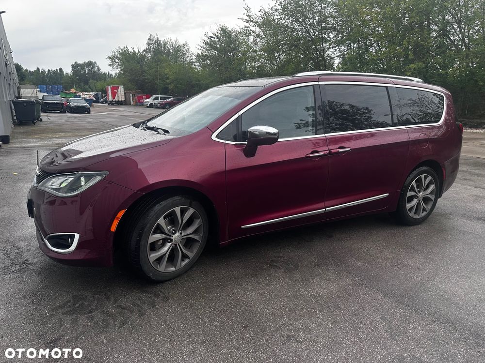 Chrysler Pacifica - 4