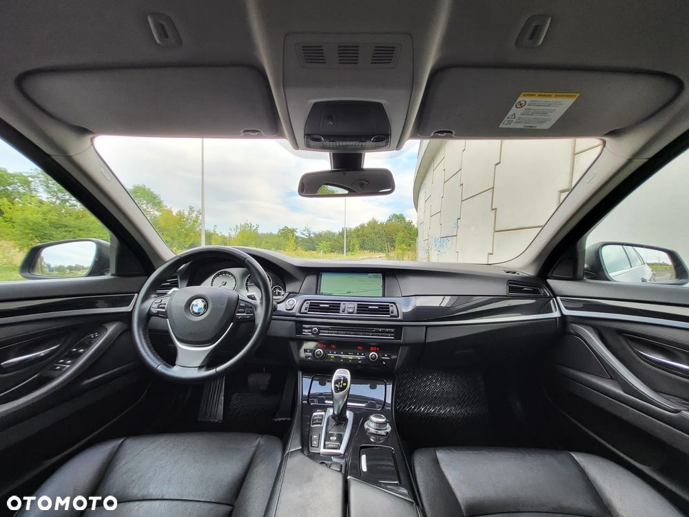 BMW Seria 5 525d xDrive - 17